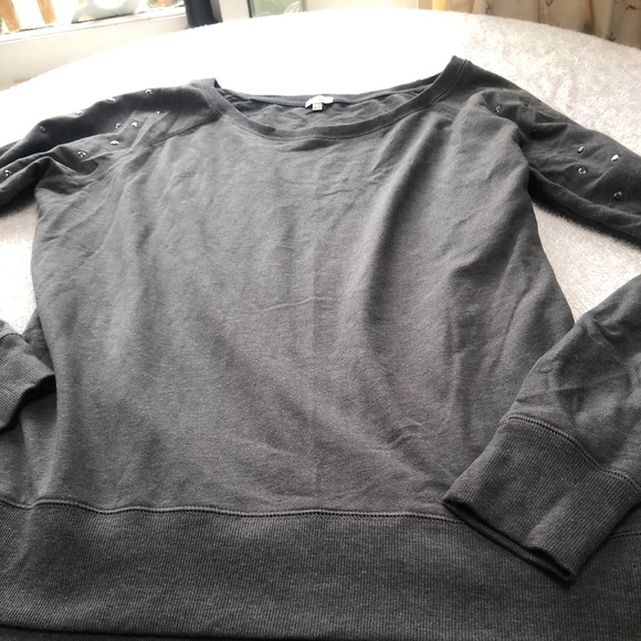Grey Kismet X-Large top with embellishments on the long sleeves. New or like new - Picture 1 of 5
